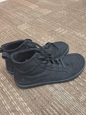 Wide Toe Men's Black Canvas High-Top Sneakers